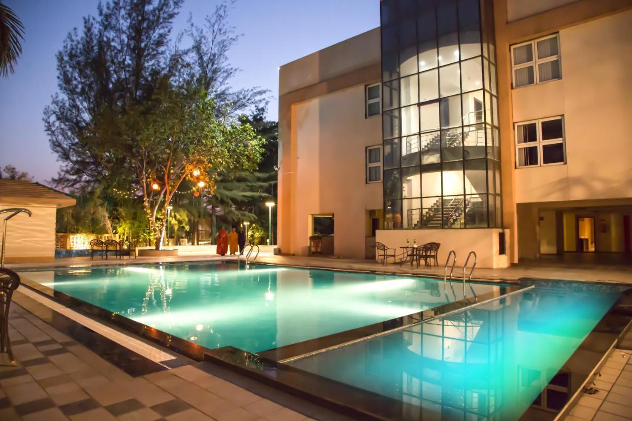7 Apple Resort Lonavala Kültér fotó